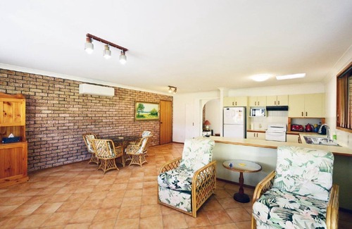 Old Bar House | Toso Viti(Life is Good)