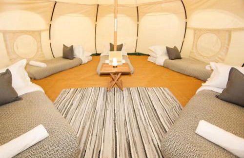 Mongolia Bed & Breakfast | Tosontsengel Glamping Tents