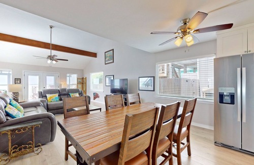 Rockport House | Totally Remodeled Airy Salt Lake Waterfront w/Dock & 2-Story Deck