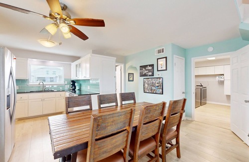 Rockport House | Totally Remodeled Airy Salt Lake Waterfront w/Dock & 2-Story Deck