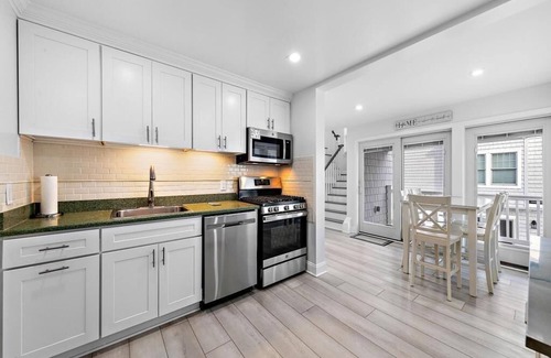 Beach Haven Terrace House | TOTALLY RENOVATED 6 BEDROOM HOME NEXTDOOR TO PICKLEBALL COURTS!