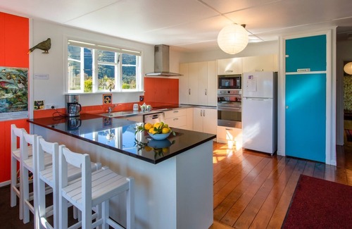 Takaka House | Totara Glen - Bucolic retreat in peaceful countryside