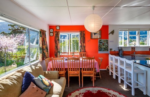 Takaka House | Totara Glen - Bucolic retreat in peaceful countryside