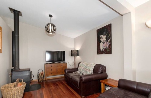 Ruakaka Cottage | Totara Ridge - Ruakaka Holiday Home