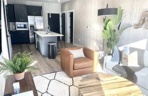 West End Condo | Touch of class-West End
