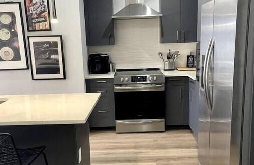 West End Condo | Touch of class-West End