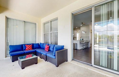 Trafalgar Village House | Touch of Luxury