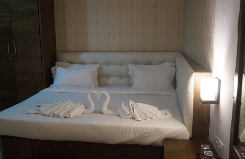 Rau Hotel | Touchwood Resort Indore