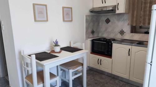 Moudros Apartment | Toula's Garden-View Apartment 3