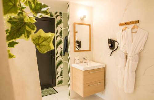 Trevoux Bed & Breakfast | Tour des étoiles, André Putman