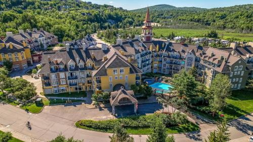 Mont-Tremblant Pedestrian Village Hotel | Tour des Voyageurs