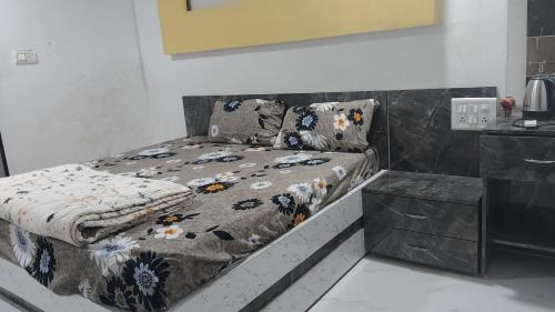 Rajpipla House | Tourist budget villa