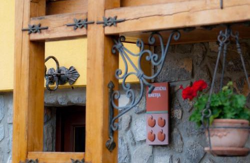 Semic House | Tourist Farm Ob izviru Krupe