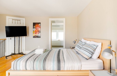 Niagara Bed & Breakfast | Tourist Home on Stanley