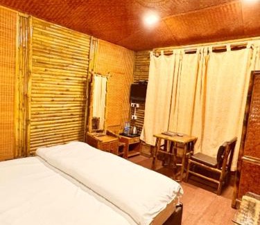 Lansdowne Hotel | Tourist pure veg Hotel And Restaurant