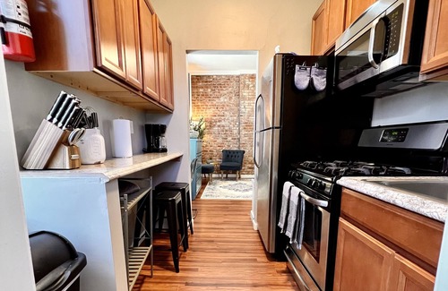 Tower Grove East Apartment | Tower Grove Pet Friendly 2nd Floor Studio - 4 Mi to Barnes & SLU- Shared Laundry