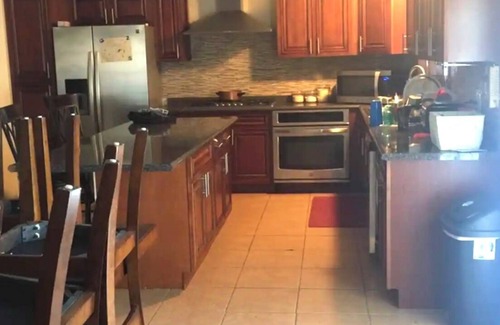 Monroe House | Town and Country Living, 3 bedroom 2 full bath home with all the amenities.
