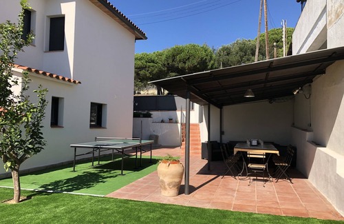 Caldes d'Estrac House | Town center house with private pool, wifi