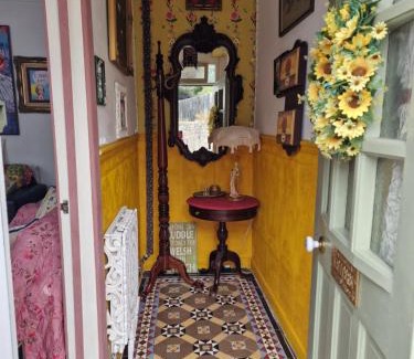 Bridgend Apartment | Town Cottage ground floor appartment
