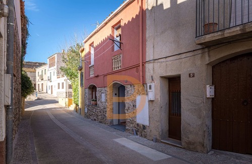 Vilamaniscle Apartment | Town house for eight people in Vilamaniscle