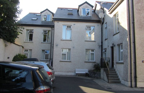 Galway Apartment | Town House, situated in the village Salthill close to the seafront.