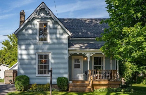 Wellington House | Town & Trail - Walkable Wellington Charmer