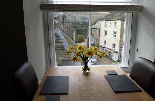 Alston Apartment | Town View Alston