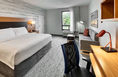 Cannifton Hotel | TownePlace Suites by Marriott Belleville