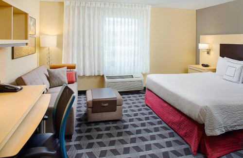 Johnson Hotel | TownePlace Suites by Marriott Fayetteville N/Springdale