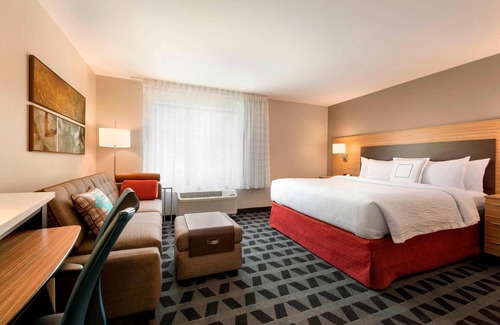 Crafton Hotel | TownePlace Suites Pittsburgh Airport/Robinson Township