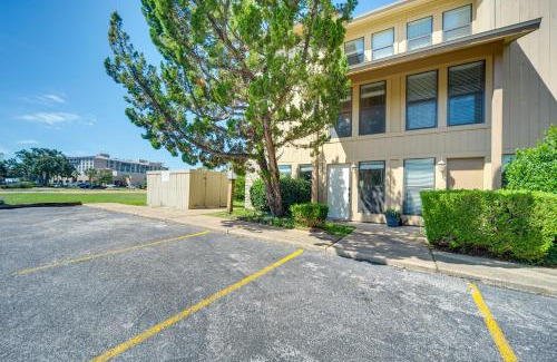 Horseshoe Bay House | Townhome Near Lake LBJ with Deck and Patio!