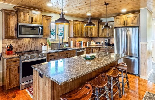 Inlet House | Townhome O1 - Luxury Waterfront Home on 4th Lake