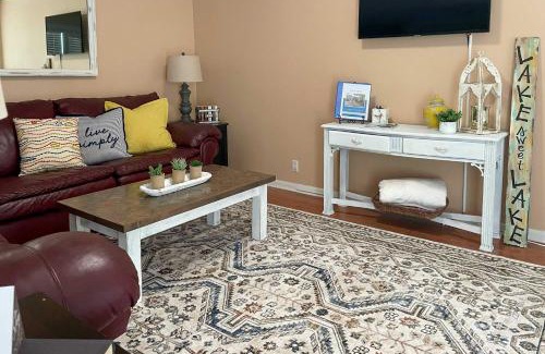 Hot Springs Village House | Townhome on Lake Desoto Deck and Water Views!
