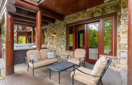Mountain Village House | Townhome on the Creek 135 by AvantStay Ski In Ski Out Home w Hot Tub