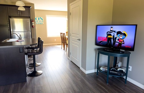 Sylvan Lake House | Townhome Retreat: Sylvan Sunrise Escape, Minutes from the Beach!