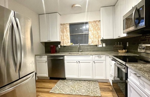 Parker Lane House | Townhome with private 2 car garage- 10 min frm DT