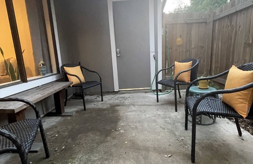 Parker Lane House | Townhome with private 2 car garage- 10 min frm DT