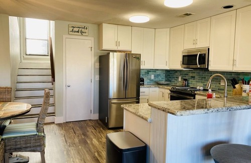 East End House | Townhome with Ocean View and Community Pool. Walk to the Beach!