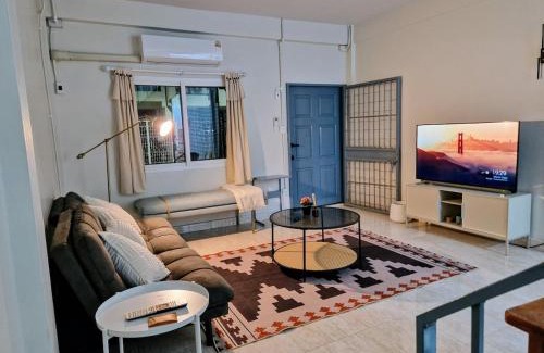 Phra Khanong House | Townhouse - 5min walk to BTS Punnawithi