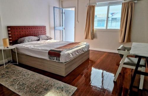 Phra Khanong House | Townhouse - 5min walk to BTS Punnawithi