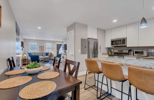 Midtown House | Townhouse across from Vanderbilt and Belmont! Central location