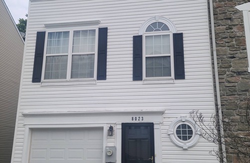 Pasadena House | Townhouse centrally located between Annapolis and Baltimore