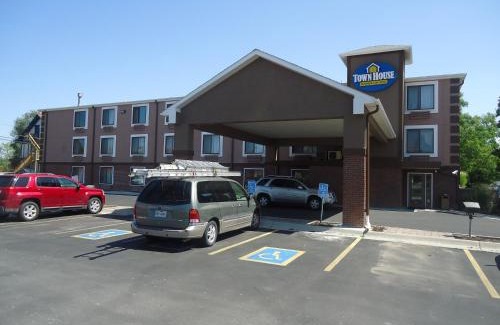 Lincoln Hotel | TownHouse Extended Stay Hotel Downtown