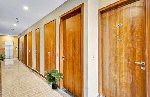 Indirapuram Hotel | Townhouse Golden Frame