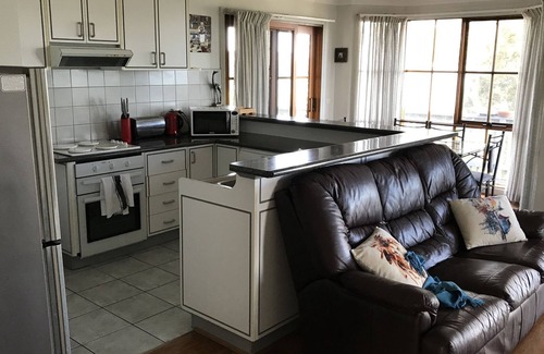 Metung House | Townhouse in Metung - Walk to Hot Springs, Village and Country Club
