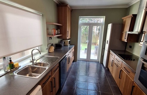 Salisbury House | Townhouse in Salisbury With Excellent Location
