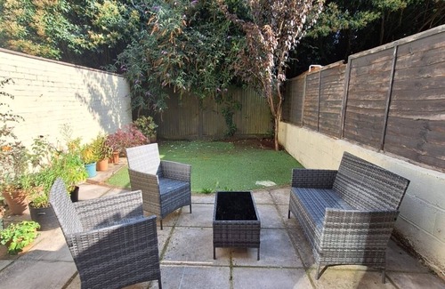 Salisbury House | Townhouse in Salisbury With Excellent Location
