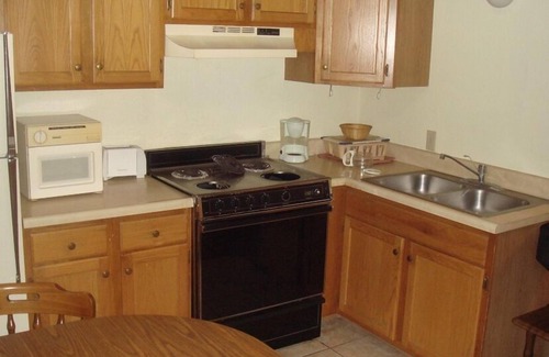 West Omaha Hotel | Townhouse Inn & Suites