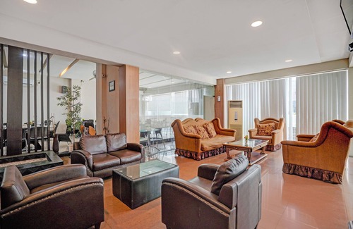 Padang Hotel | Townhouse Oak Padang near RTH Imam Bonjol formerly Bunda Hotel