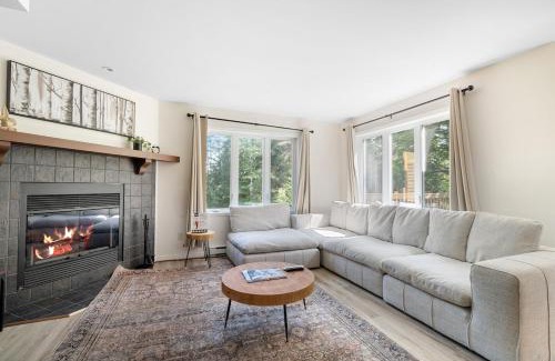 Mont-Tremblant House | Townhouse On The Golf W Pool Access -aiglon 1666